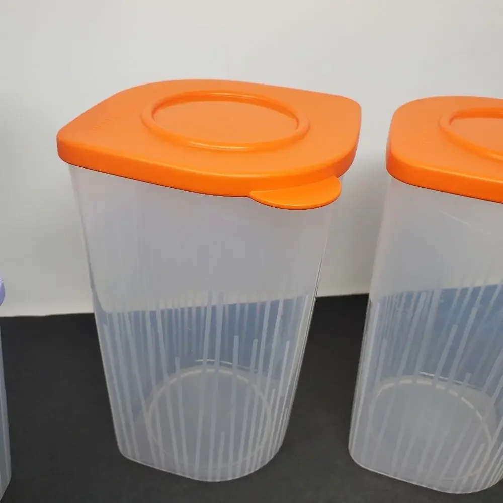 Tupperware Fresh N Cool lidded plastic containers Lot of 5 W/ Lids 2 Sizes